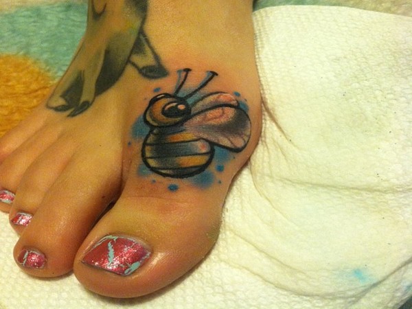 Cool Bee Tattoo On Girl Toe