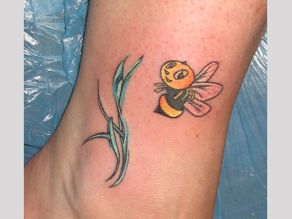 Cute Bee Tattoo Design For Leg