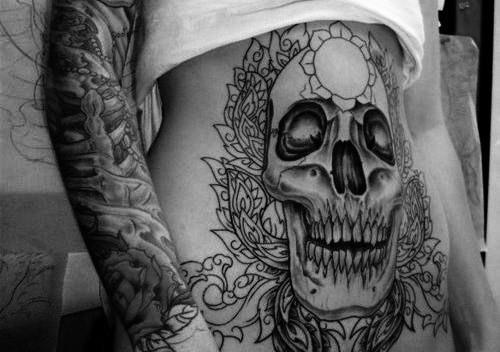 Black Ink 3D Skull Tattoo On Belly