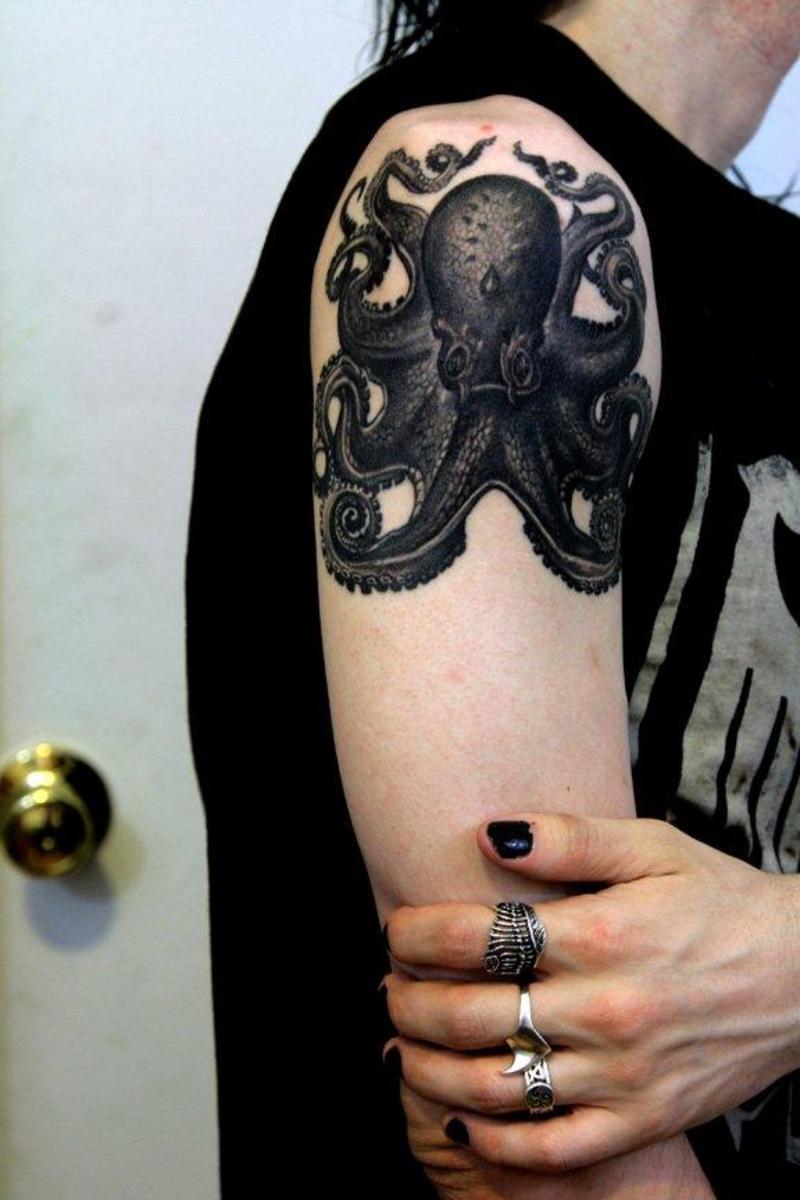 Black Ink Kraken Tattoo On Right Shoulder