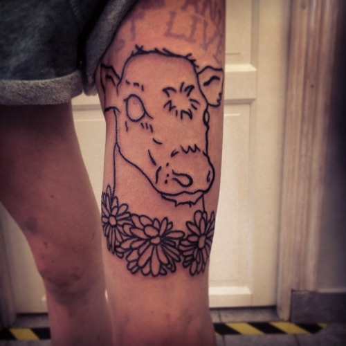 Black Traditional Cow Head With Flowers Tattoo On Thigh