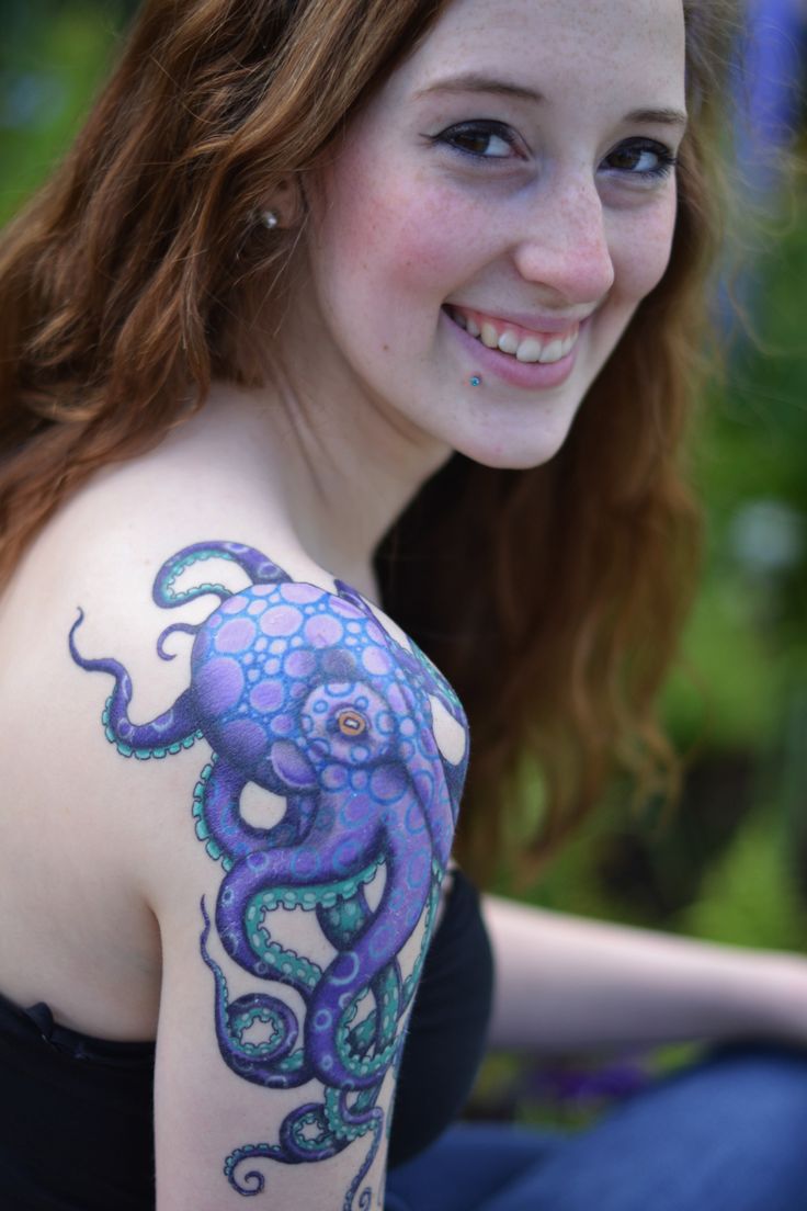 Cute Girl With Octopus Shoulder Tattoo