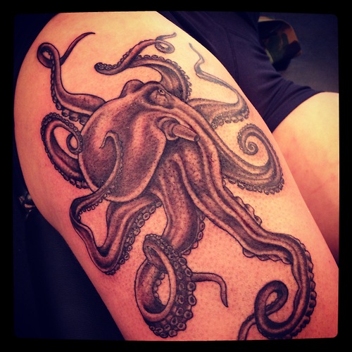 Grey Ink Octopus Thigh Tattoo Image