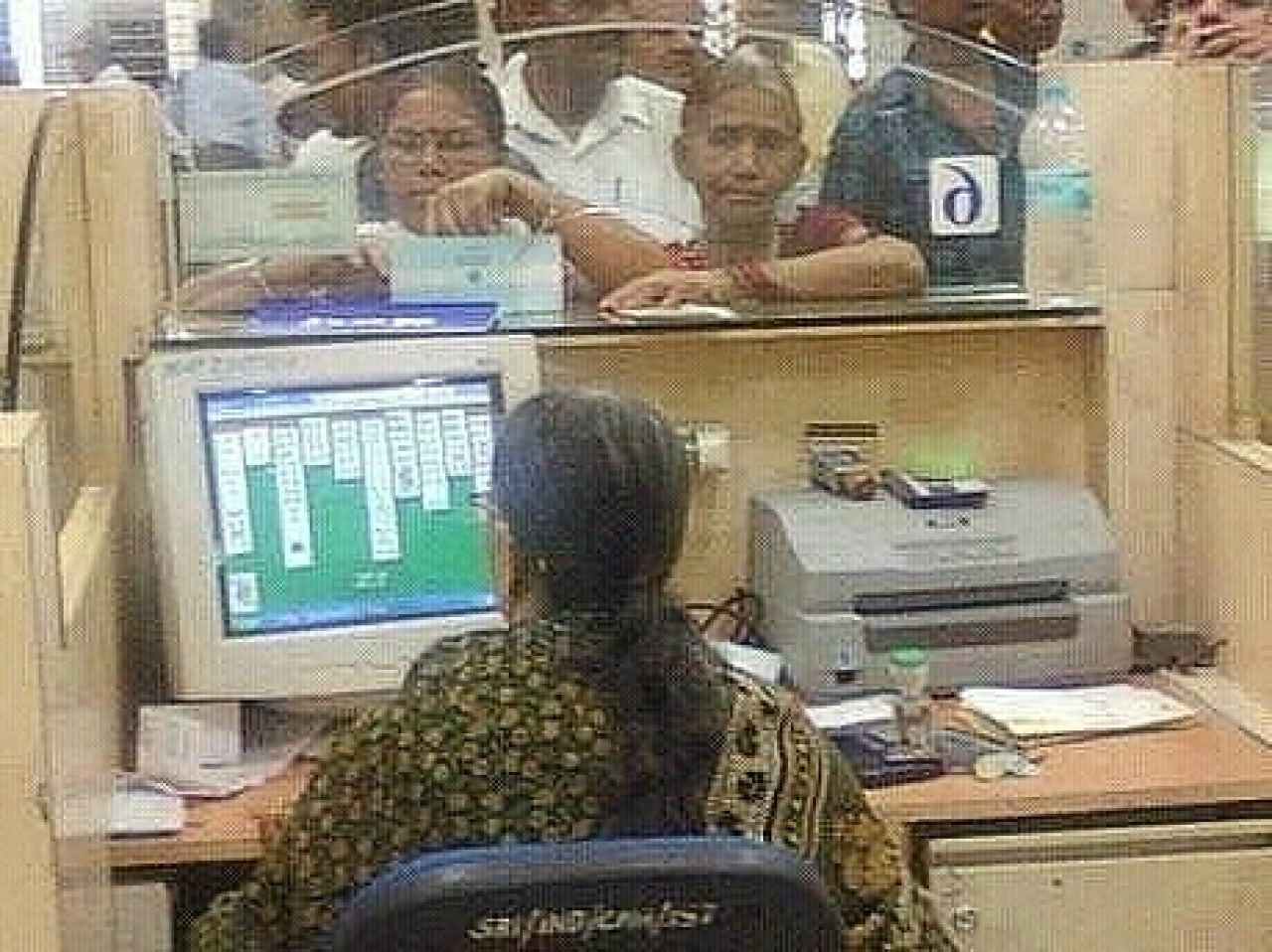 Woman Playing Game Funny Work Picture For Whatsapp