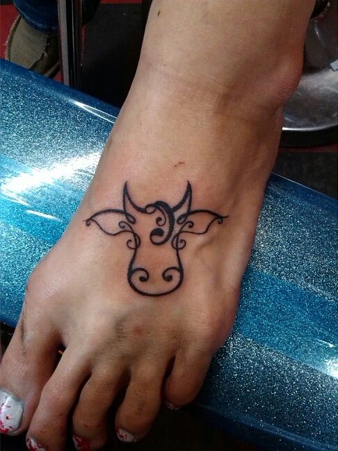 Unique Black Outline Cow Head Tattoo On Foot