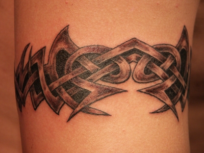 Black Ink Celtic Armband Tattoo Design