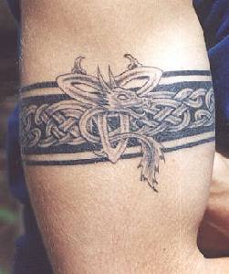 Black Ink Celtic Knot Armband Tattoo On Bicep