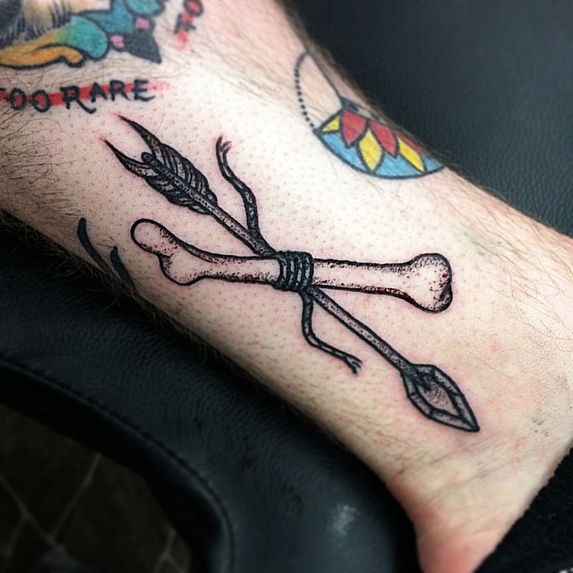 Traditional Bone With Arrow Tattoo Design For Leg