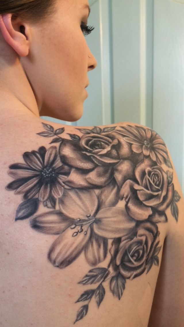 Black And Grey Daisy Flowers And Roses Tattoo On Girl Right Back Shoulder