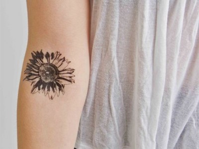 Black And White Daisy Tattoo Design For Arm