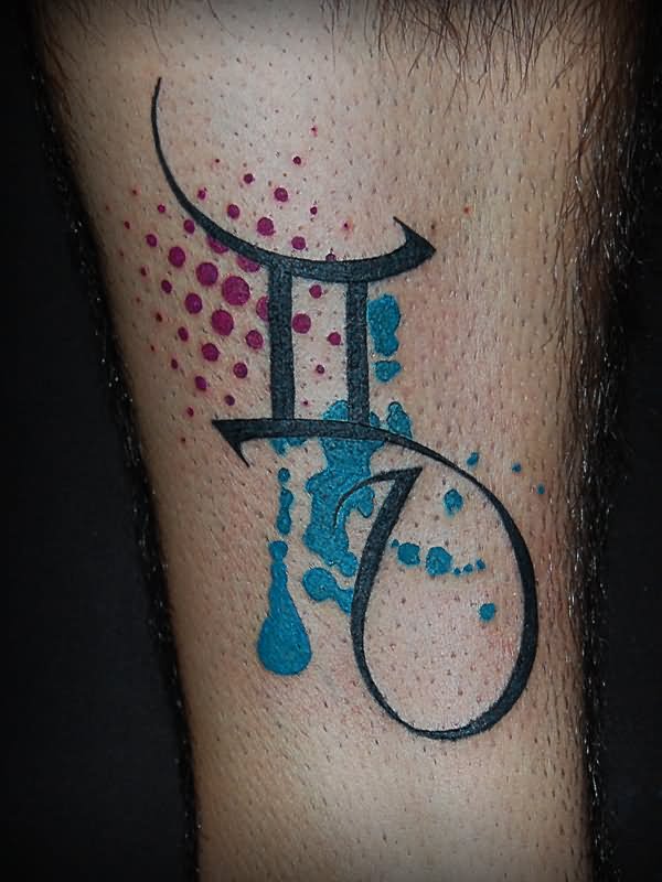 Black Ink Gemini Zodiac Symbol Tattoo On Leg