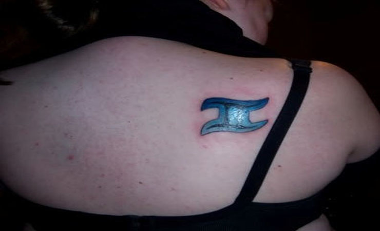 Blue And Black Ink Gemini Tattoo On Right Back Shoulder