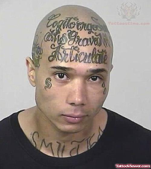 Black Ink Lettering Forehead Tattoo For Guys