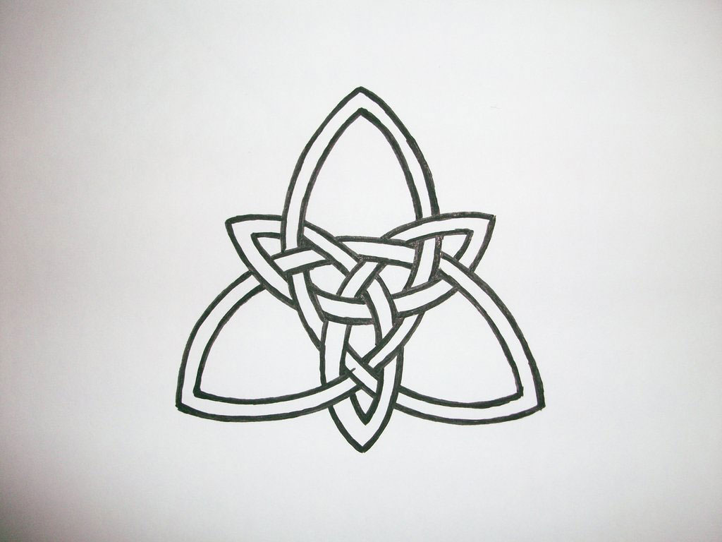 Amazing Black Outline Celtic Knot Tattoo Stencil