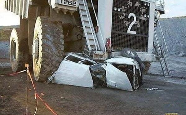 Badly Car Crash Funny Picture