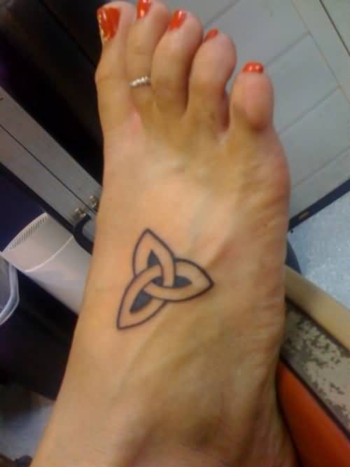 Simple Black Celtic Knot Tattoo On Girl Foot