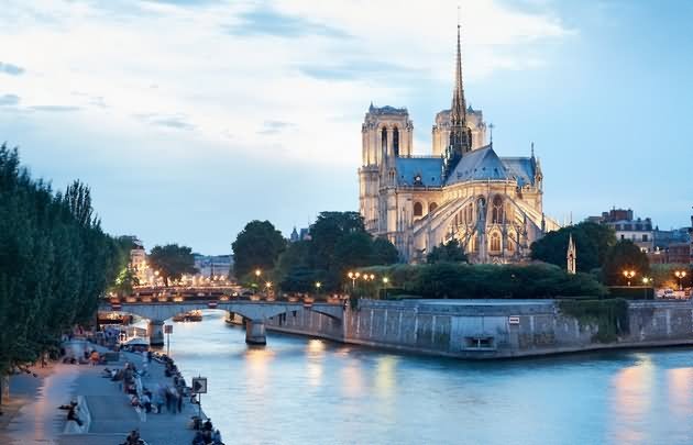 Adorable Click Of Notre Dame de Paris Picture