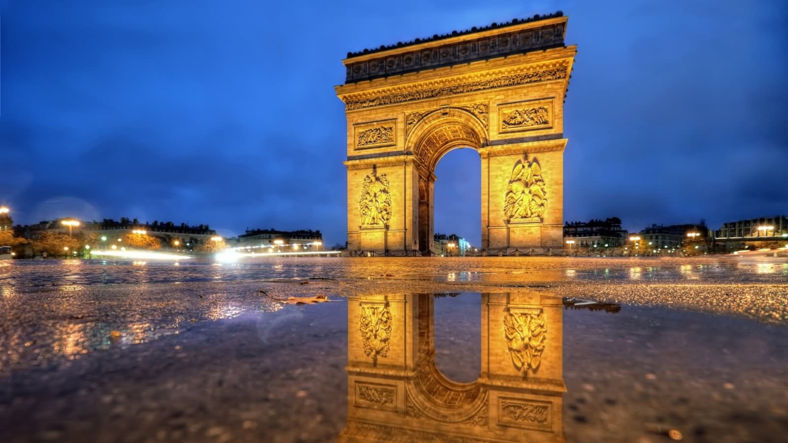Arc de Triomphe At Night After Raining Picture