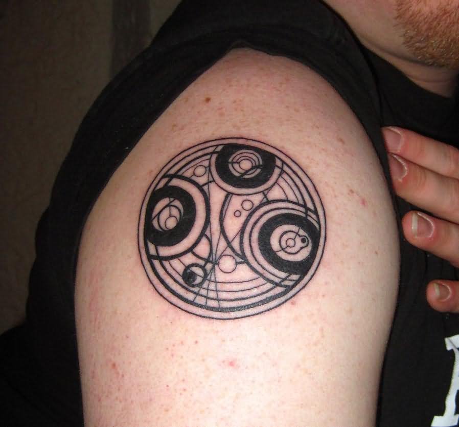 Attractive Circle Tattoo Design For Shoulder