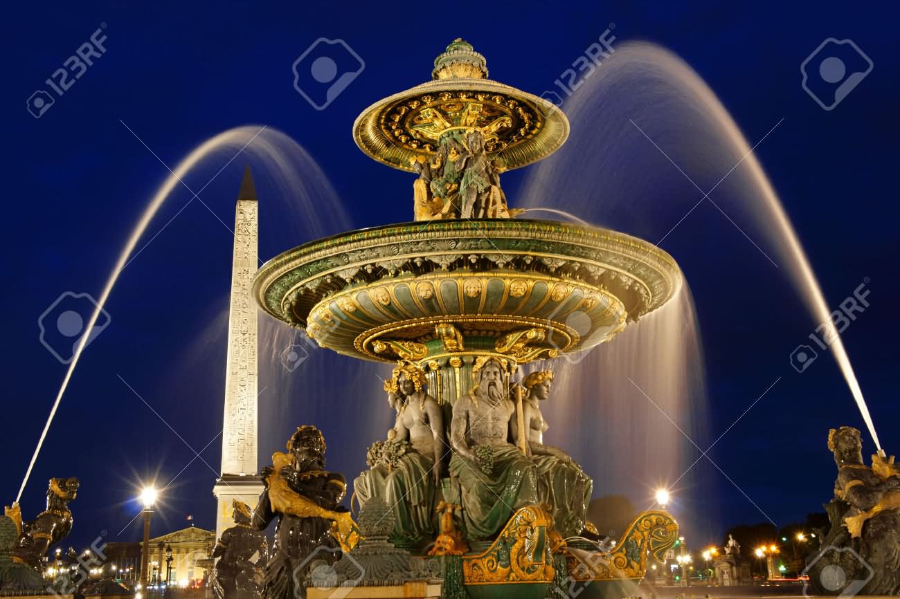 Awesome Night View Of Fountain At Place de la Concorde