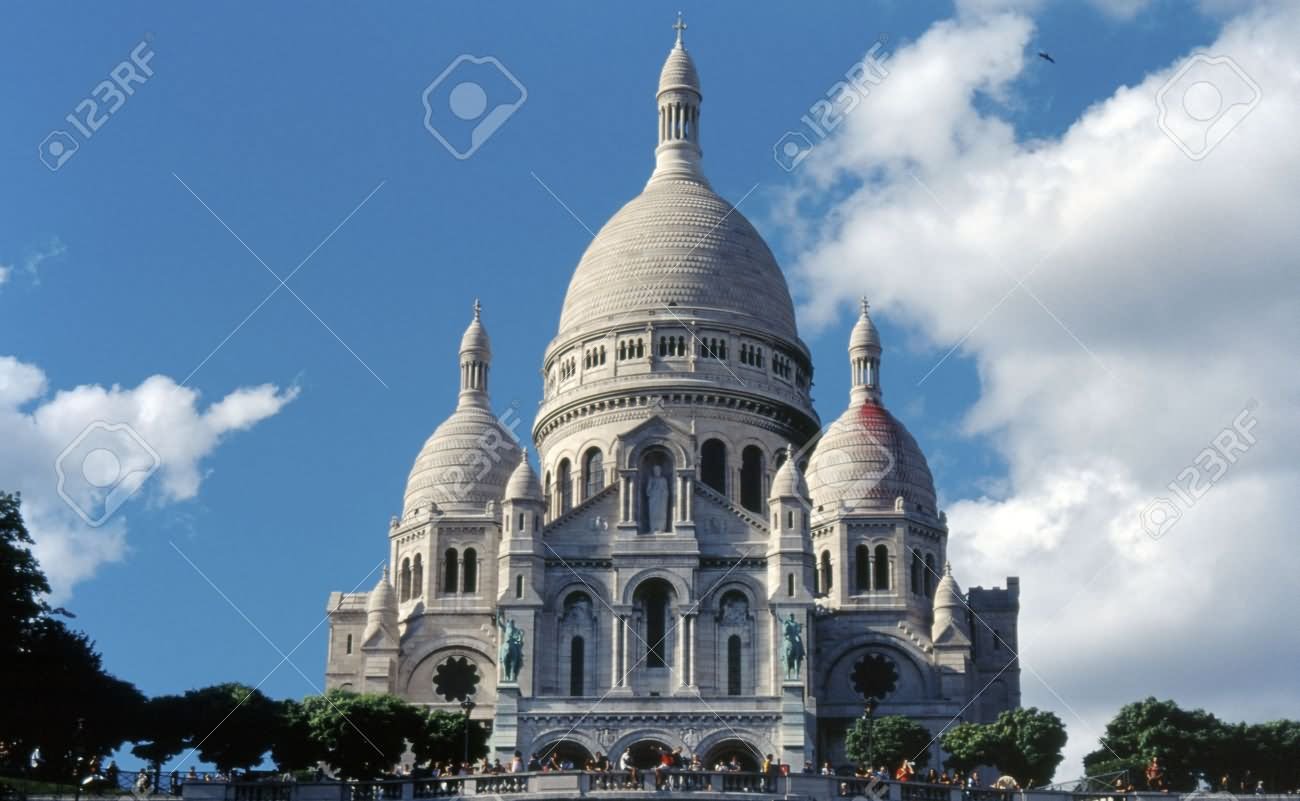 Beautiful Day Time Picture Of Sacre-Coeur, Paris