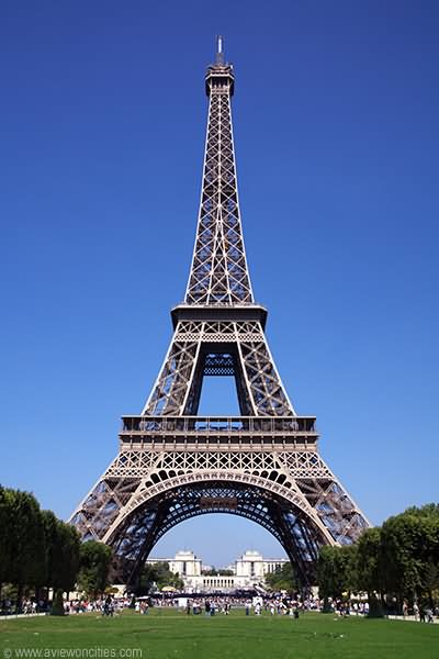 Beautiful Eiffel Tower Image