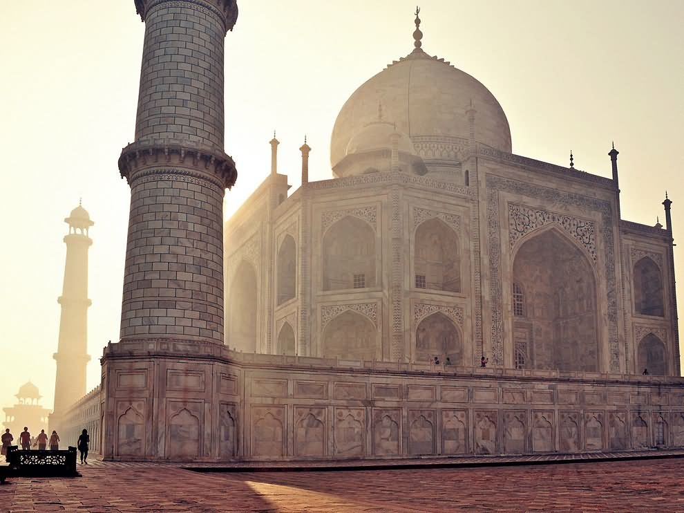 Beautiful Side View Of Taj Mahal