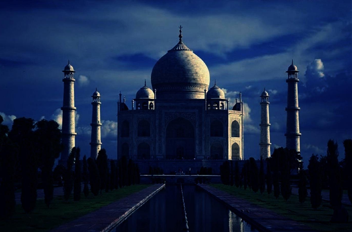 Beautiful Taj Mahal At Night