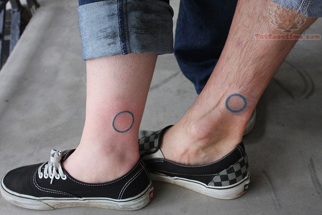 Black Outline Circle Tattoo On Couple Leg