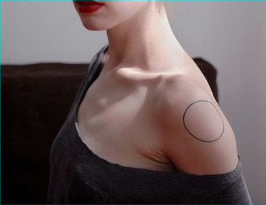 Black Outline Circle Tattoo On Girl Left Shoulder
