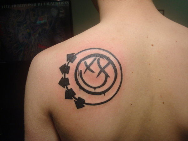 Cute Black Circle Tattoo On Left Back Shoulder