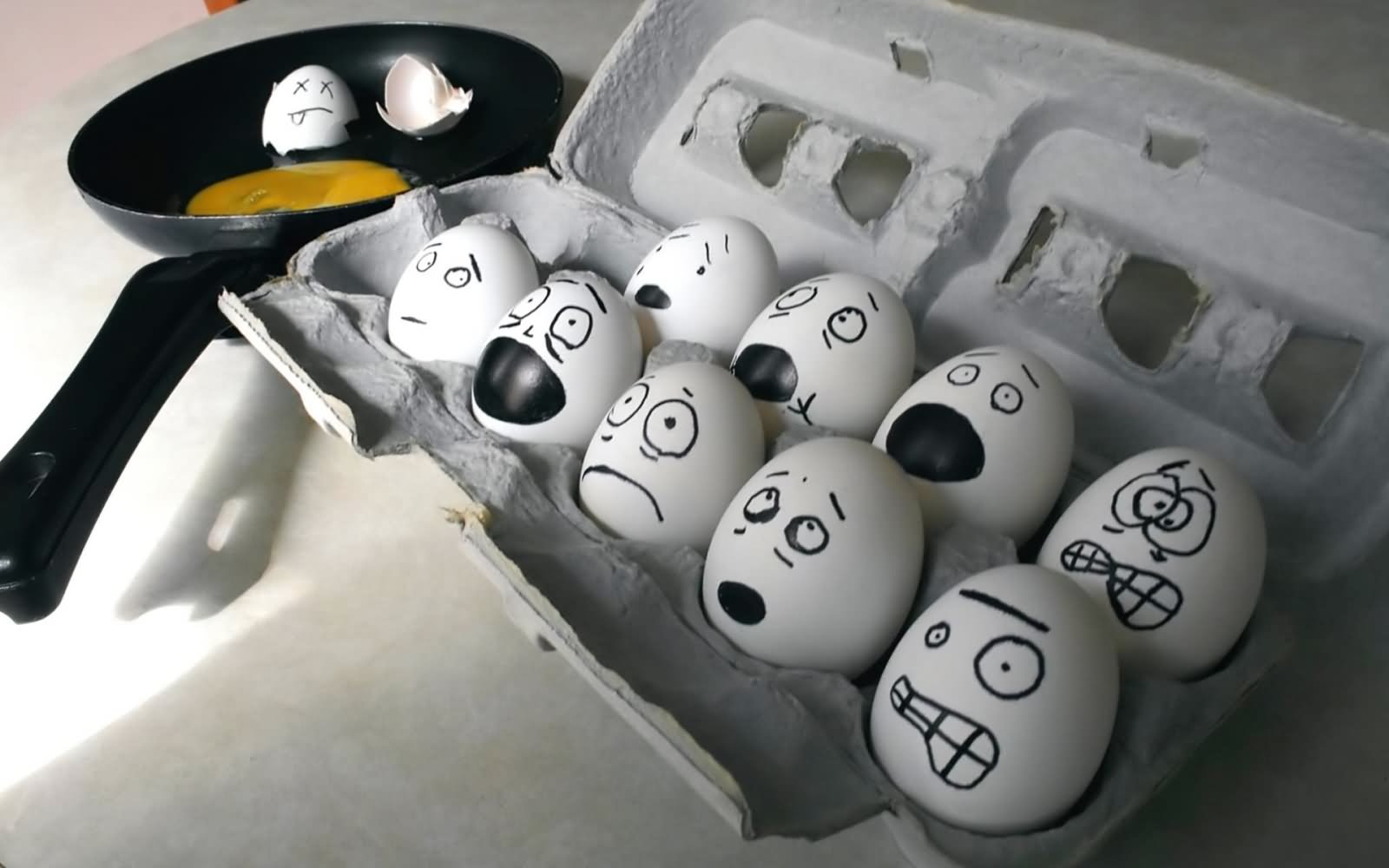 Eggs Scared Faces To See Cracked Egg Funny Image