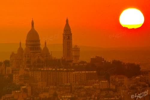 Elegant Picture Of Sacre Coeur During Sunset