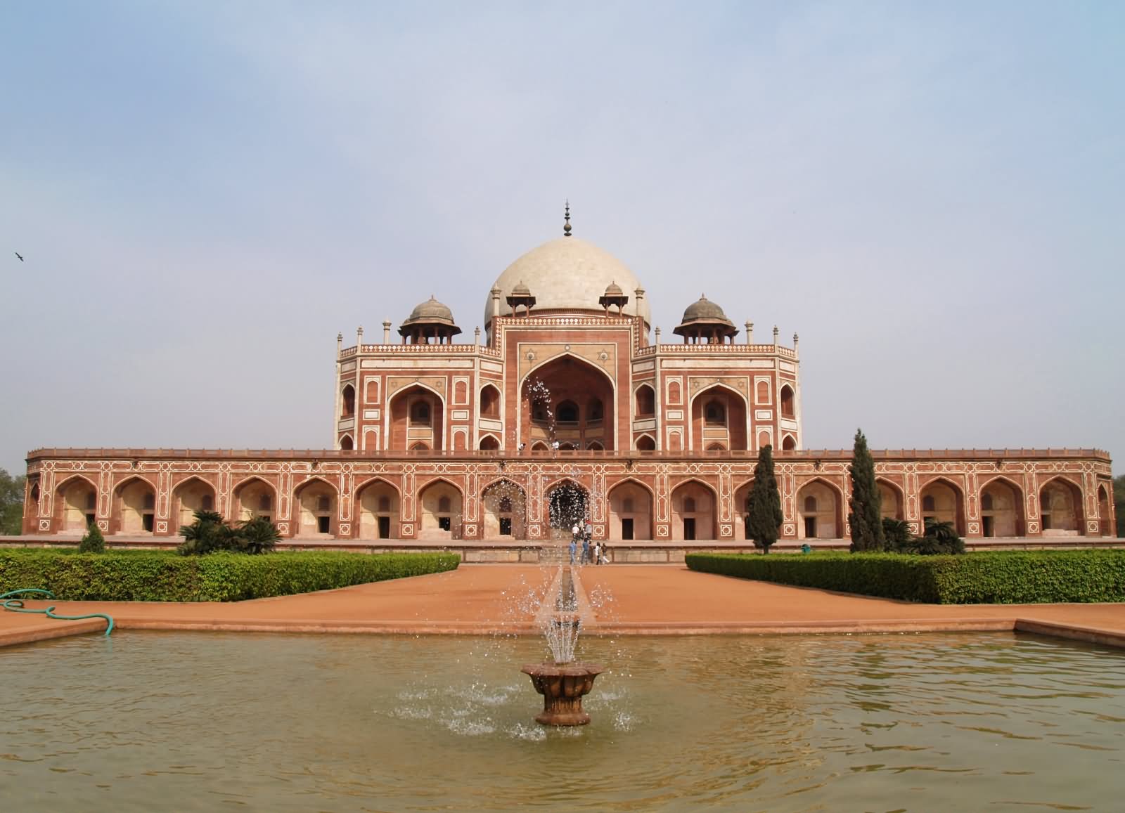 Fountain In Front Of Humayun's Tomb Picture