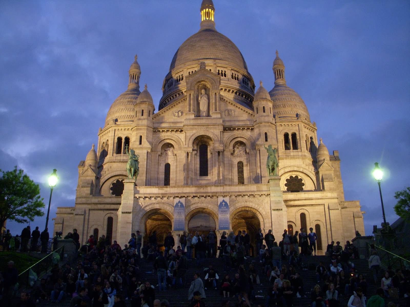 Front Picture Of Sacre Coeur At Night
