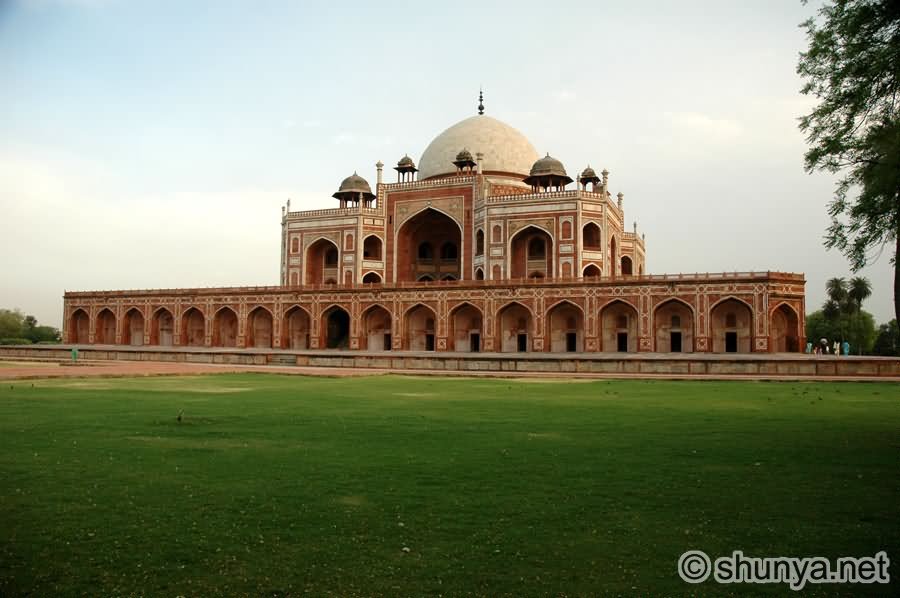 Garden In Front Of Humayun's Tomb