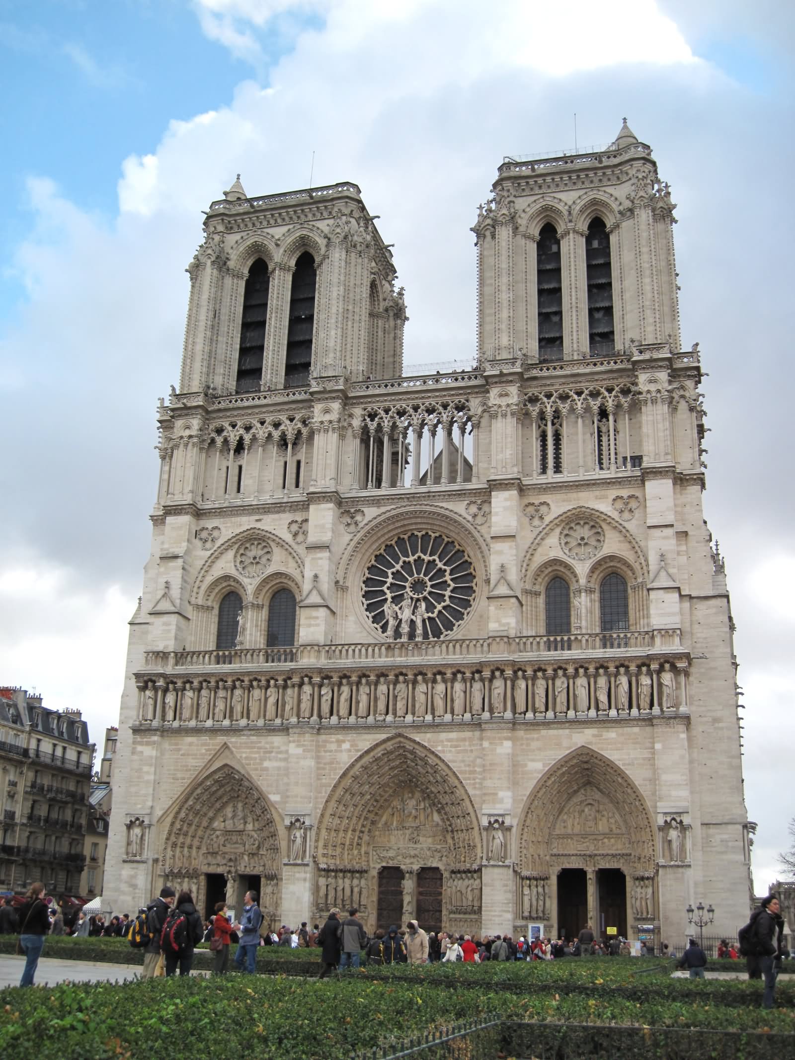 Incredible Front View of Notre Dame de Paris
