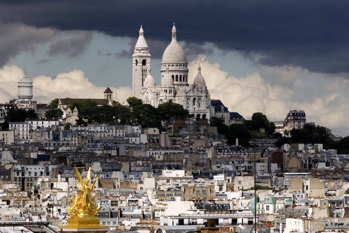 Incredible Image Of Sacre-Coeur Over The City