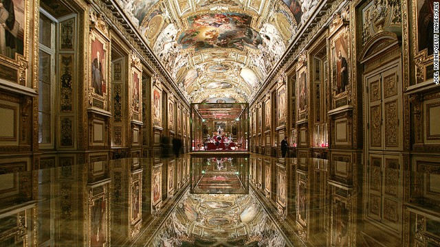 Incredible Inside Picture Of The Louvre