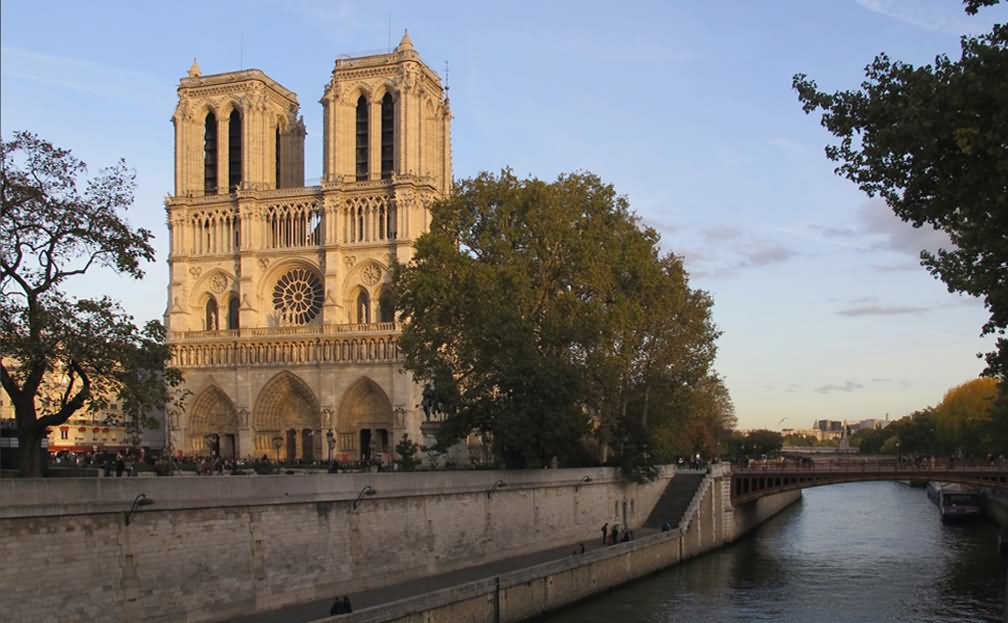 Incredible Side View Of Notre Dame de Paris