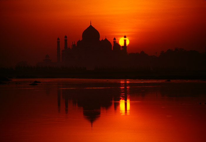 Incredible Silhouette Picture Of Taj Mahal At Sunset Time