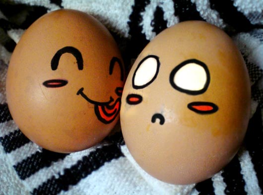 Kissing Face Egg Funny Picture