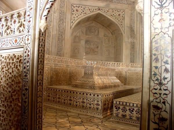 Lavish Tomb Inside Taj Mahal, Agra