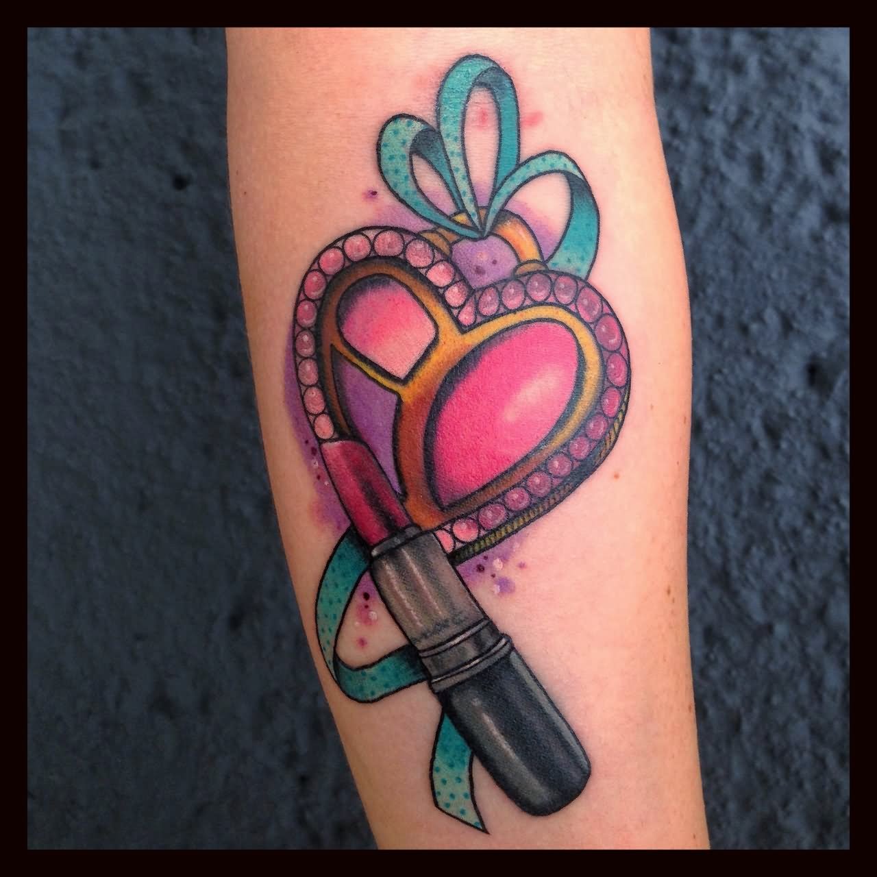 Lovely Ribbon Heart Pendant And Lipstick Tattoo