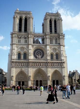 Notre Dame de Paris Front Picture