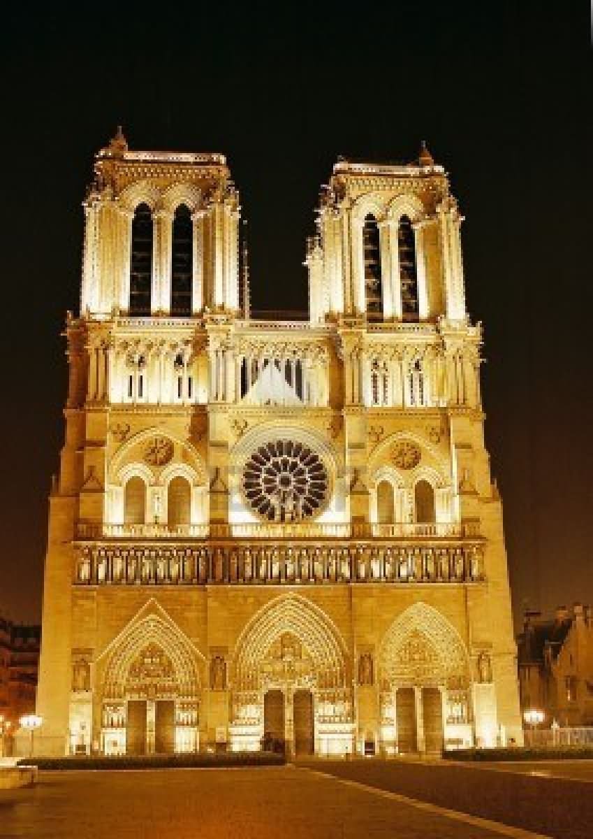 Notre Dame de Paris Looks Beautiful At Night