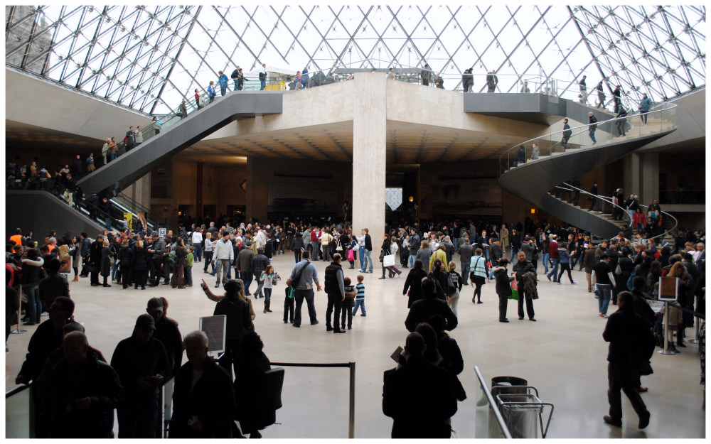 People Inside The The Louvre
