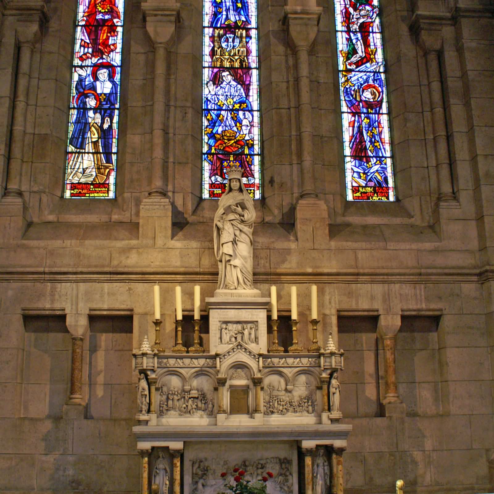 Scripture And Rose Window Inside Sacre-Coeur