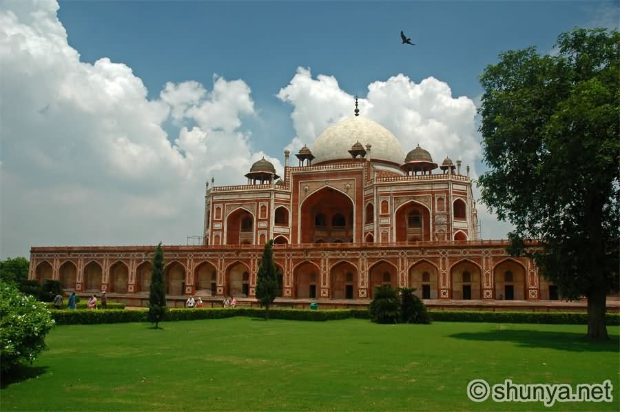 Side View Of Humayun's Tomb With Garden