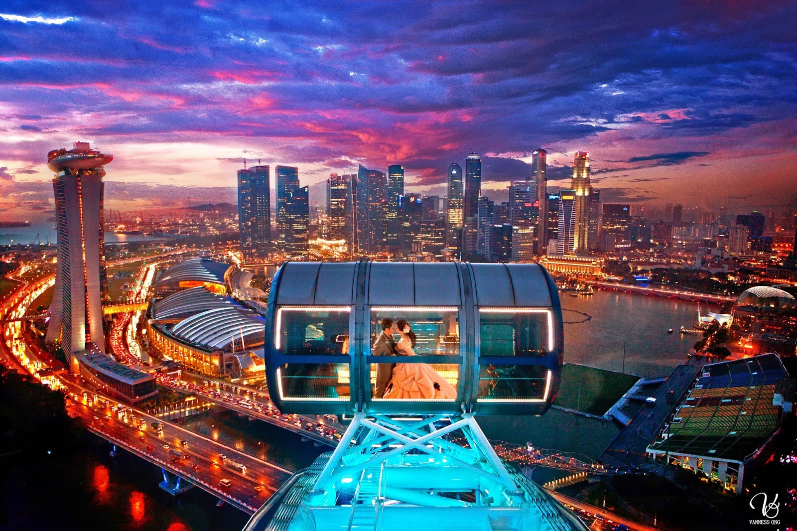 Singapore Flyer Capsule Night View